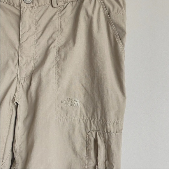 The North Face Capri Cargo Pants Womens Size 12 Khaki Lightweight Outdoor - Picture 3 of 12